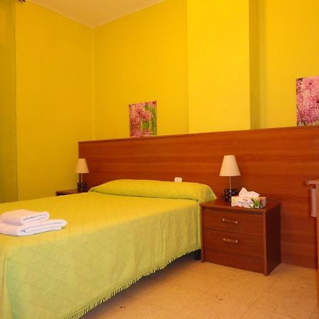 Hotel Pension Mode Lleida Oda fotoğraf