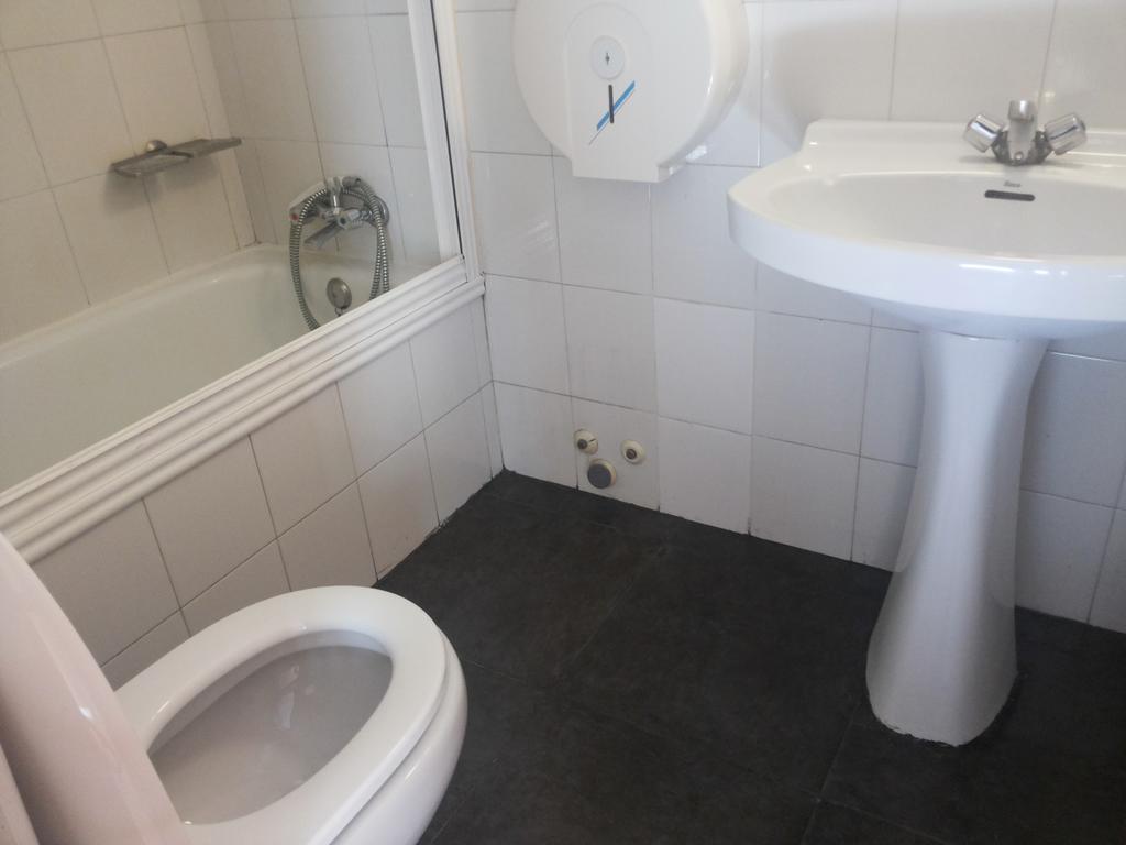 Hotel Pension Mode Lleida Dış mekan fotoğraf