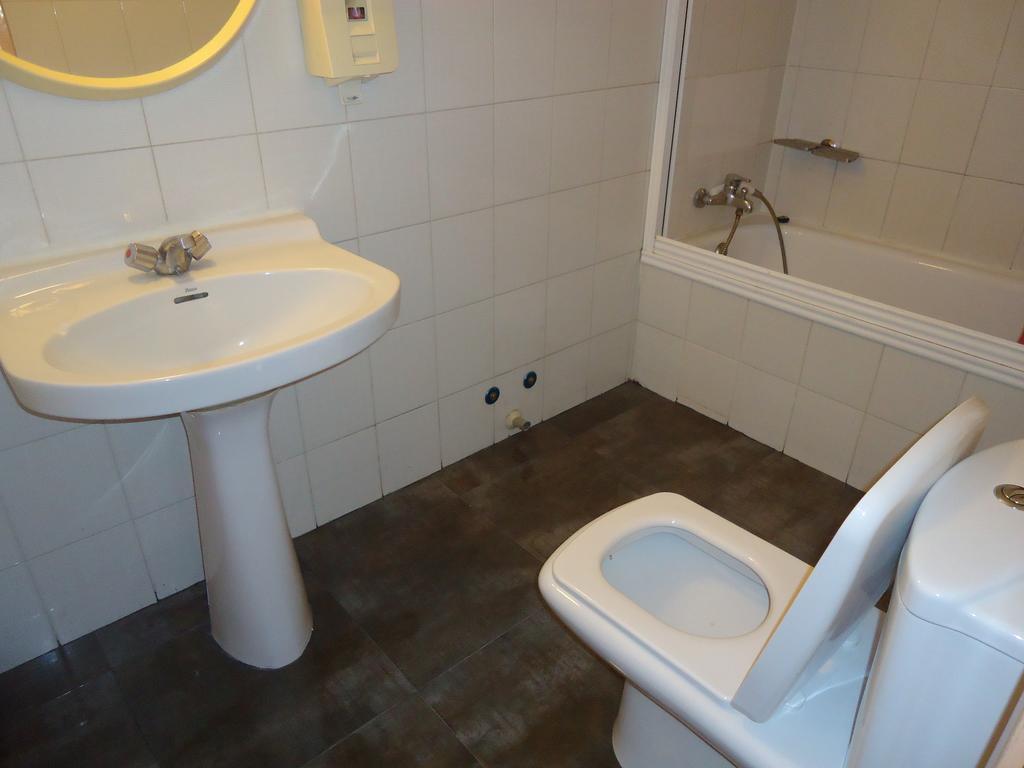 Hotel Pension Mode Lleida Dış mekan fotoğraf